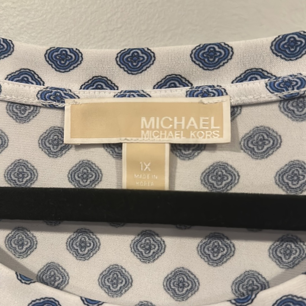 Michael Kors blouse with blue pattern- size 1X - Picture 2 of 4